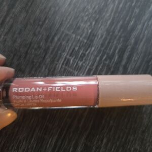 Brand New roden + Fields Plumping Lip Oil-- Pink Rose